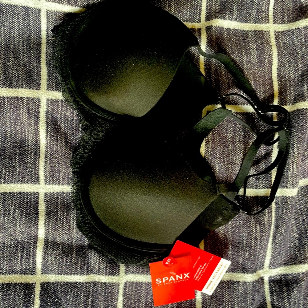 Spanx Undie-tectable lightly lined Demi bra 32B